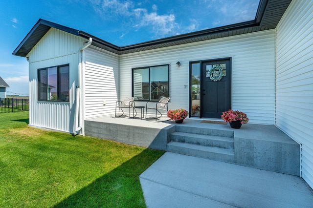 1426 SUMMERWOOD Trail W, Dilworth, MN 56529
