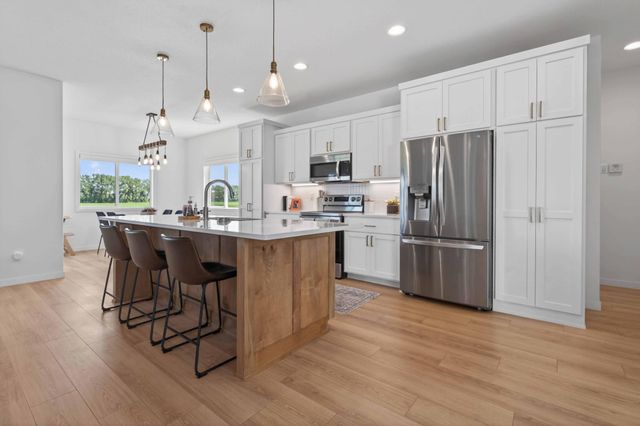 1426 SUMMERWOOD Trail W, Dilworth, MN 56529