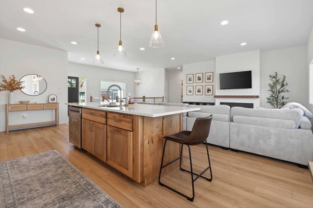 1426 SUMMERWOOD Trail W, Dilworth, MN 56529