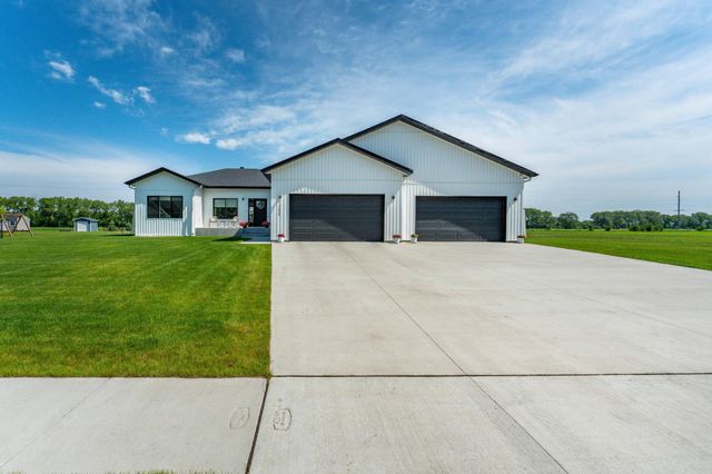 1426 SUMMERWOOD Trail W, Dilworth, MN 56529