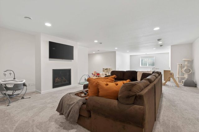 1426 SUMMERWOOD Trail W, Dilworth, MN 56529