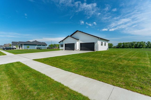 1426 SUMMERWOOD Trail W, Dilworth, MN 56529