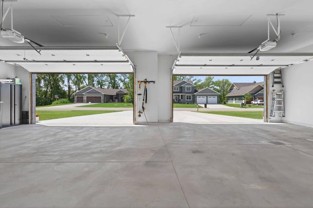 1426 SUMMERWOOD Trail W, Dilworth, MN 56529