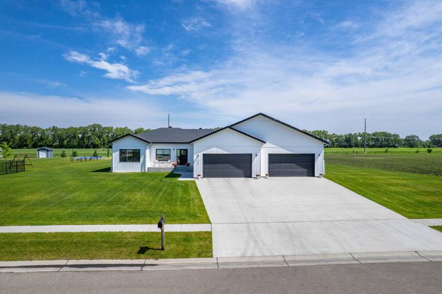 1426 SUMMERWOOD Trail W, Dilworth, MN 56529