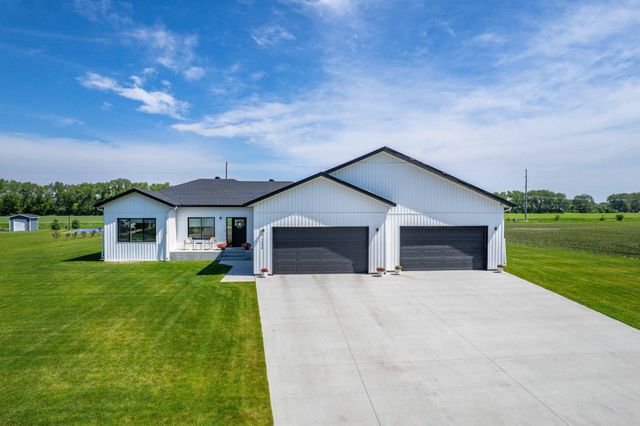 1426 SUMMERWOOD Trail W, Dilworth, MN 56529