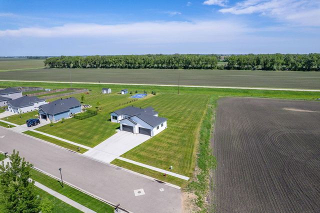 1426 SUMMERWOOD Trail W, Dilworth, MN 56529