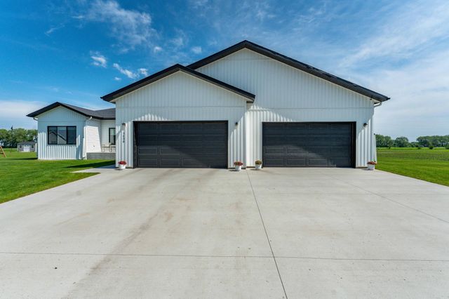 1426 SUMMERWOOD Trail W, Dilworth, MN 56529