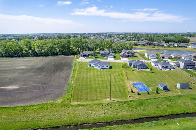 1426 SUMMERWOOD Trail W, Dilworth, MN 56529