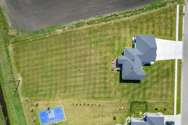 1426 SUMMERWOOD Trail W, Dilworth, MN 56529