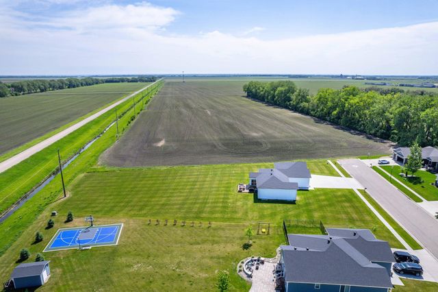 1426 SUMMERWOOD Trail W, Dilworth, MN 56529
