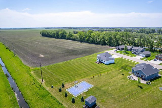 1426 SUMMERWOOD Trail W, Dilworth, MN 56529