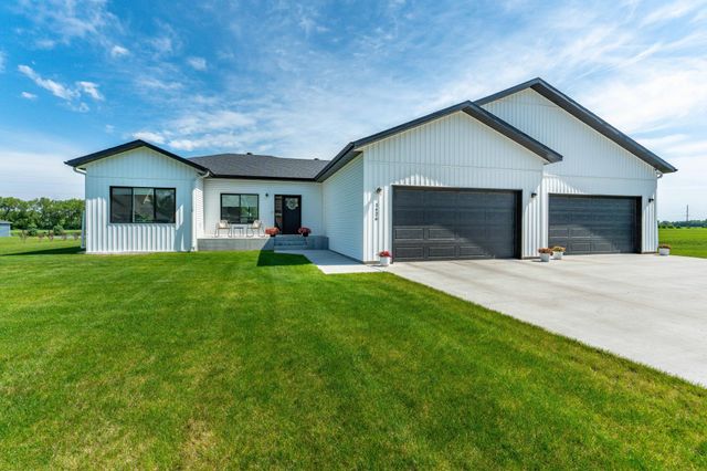 1426 SUMMERWOOD Trail W, Dilworth, MN 56529