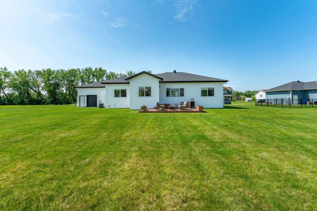 1426 SUMMERWOOD Trail W, Dilworth, MN 56529
