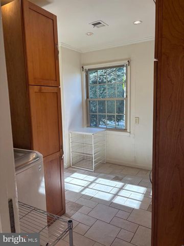 1249 DERBYSHIRE RD, Potomac, MD 20854