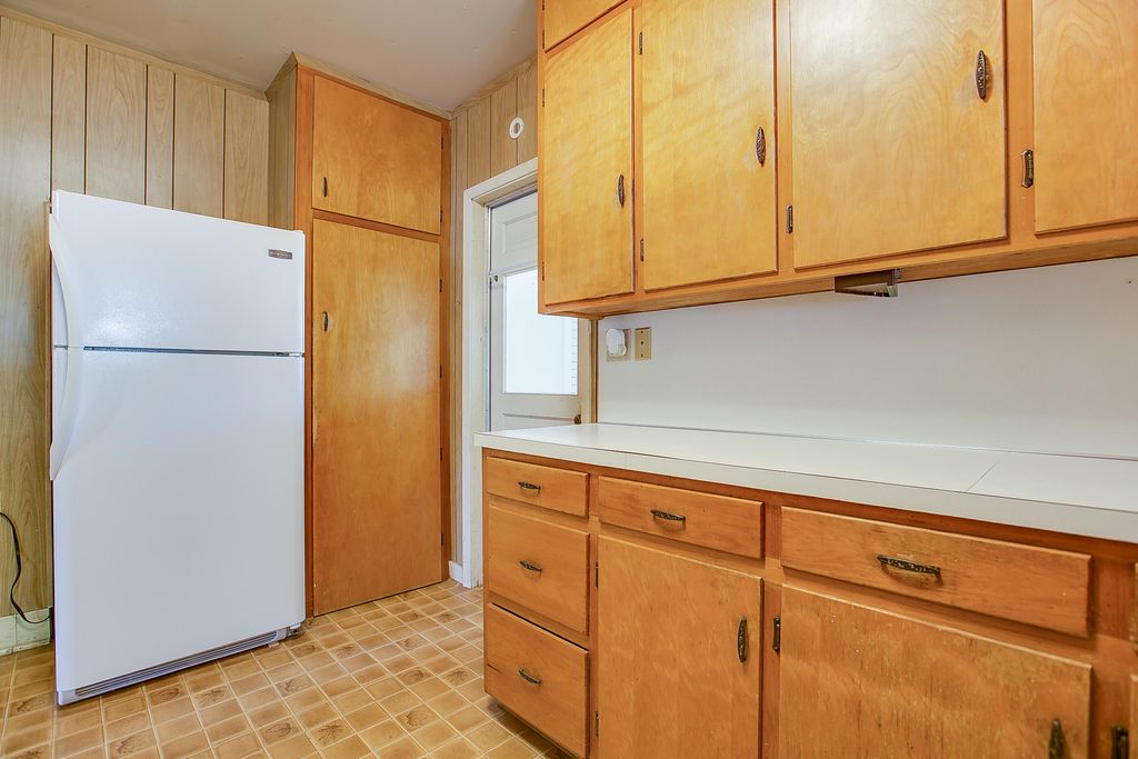 Image 14 of property listing at 1305 N 8th Street, Ballinger, TX 76821