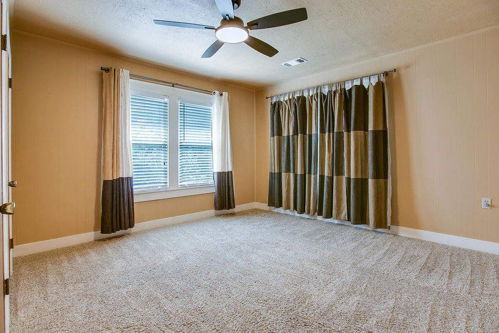 Image 20 of property listing at 1305 N 8th Street, Ballinger, TX 76821