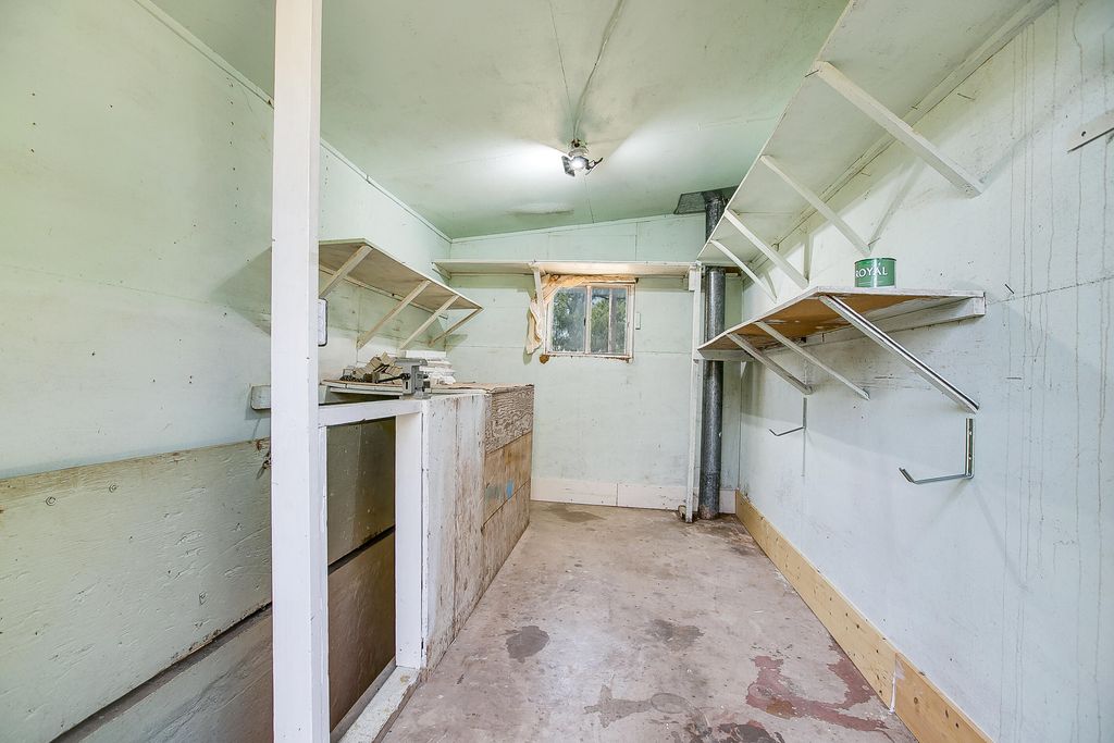 Image 22 of property listing at 1305 N 8th Street, Ballinger, TX 76821