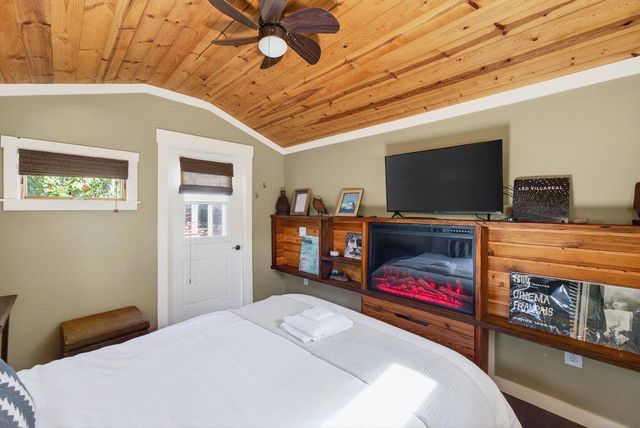 3844 Floral Court, Santa Cruz, CA 95062