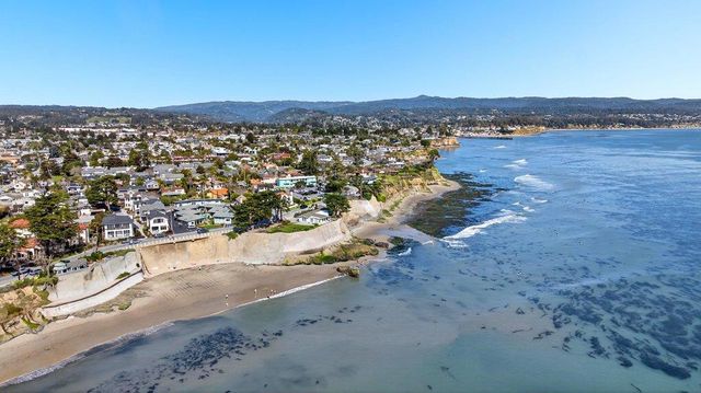 3844 Floral Court, Santa Cruz, CA 95062