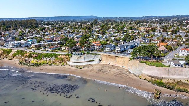 3844 Floral Court, Santa Cruz, CA 95062