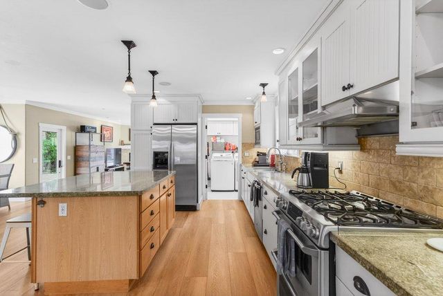 3844 Floral Court, Santa Cruz, CA 95062