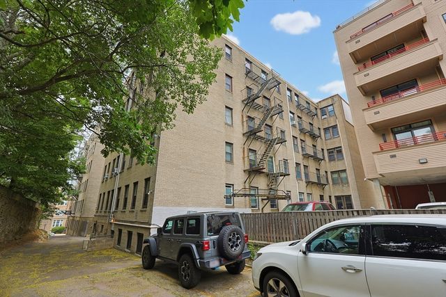 1662 Commonwealth Ave 43, Boston, MA 02135