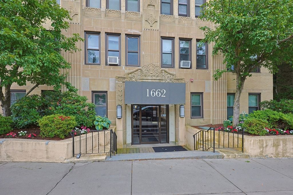 1662 Commonwealth Ave 43, Boston, MA 02135