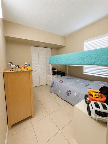 5551 E 4th Avenue, Hialeah, FL 33013