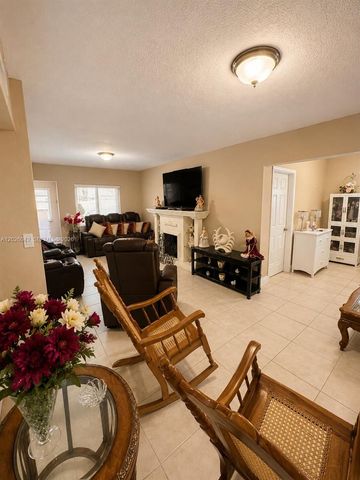 5551 E 4th Avenue, Hialeah, FL 33013