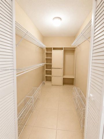 5551 E 4th Avenue, Hialeah, FL 33013