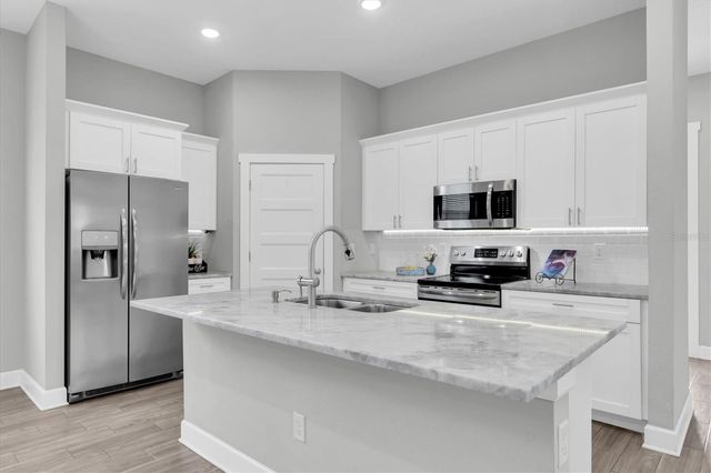 224 NE JEFFERSON CIRCLE N, St Petersburg, FL 33702
