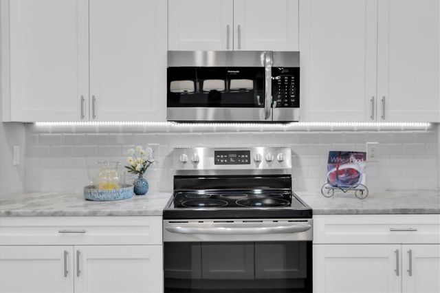 224 NE JEFFERSON CIRCLE N, St Petersburg, FL 33702