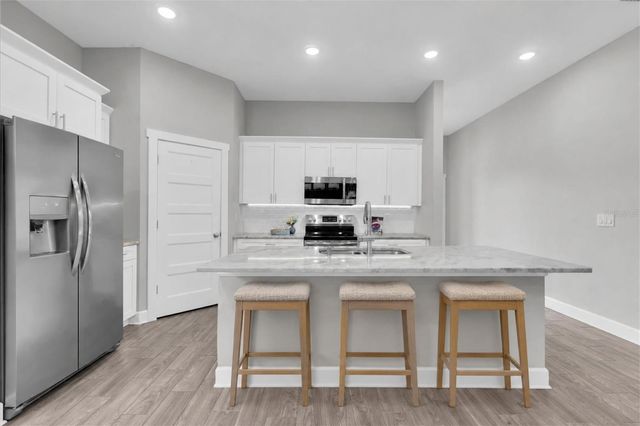 224 NE JEFFERSON CIRCLE N, St Petersburg, FL 33702