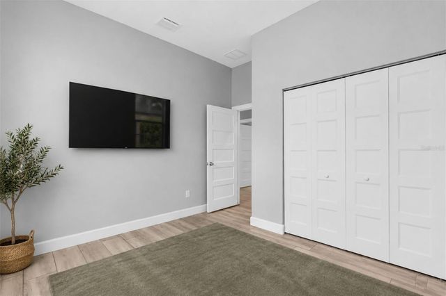 224 NE JEFFERSON CIRCLE N, St Petersburg, FL 33702