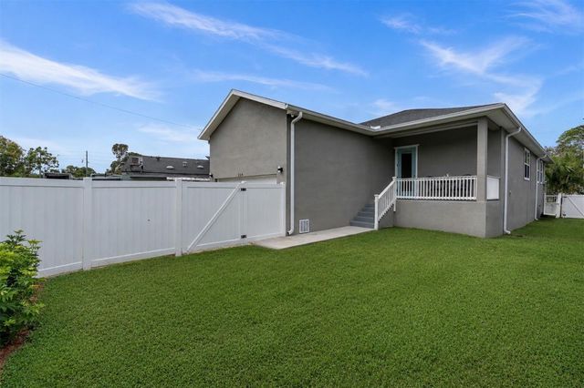 224 NE JEFFERSON CIRCLE N, St Petersburg, FL 33702