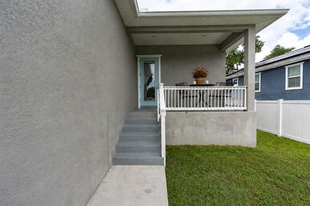 224 NE JEFFERSON CIRCLE N, St Petersburg, FL 33702