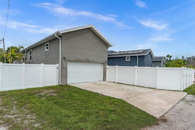 224 NE JEFFERSON CIRCLE N, St Petersburg, FL 33702