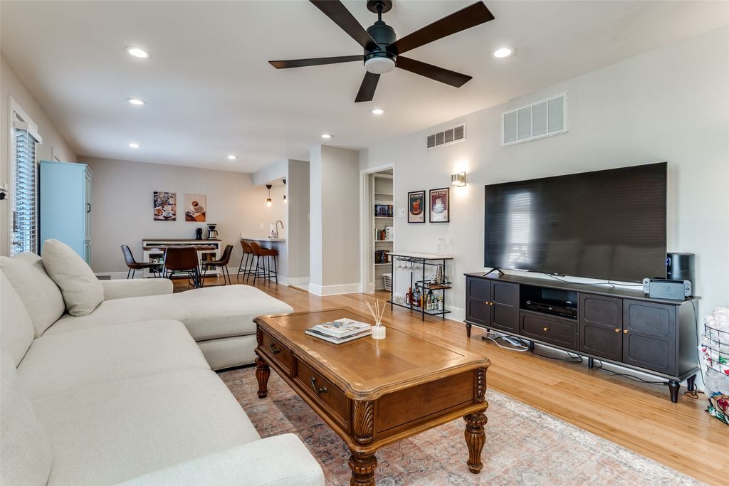 5937 E University Boulevard 229, Dallas, TX 75206