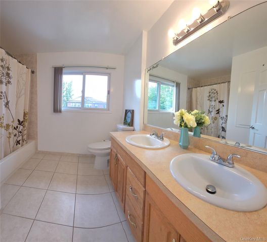 11 Howard Street, Hicksville, NY 11801