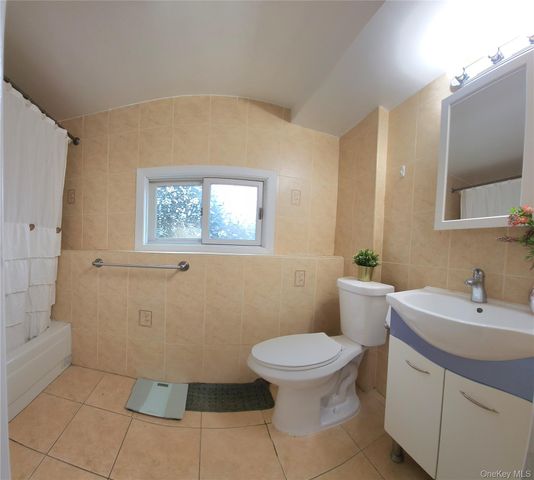 11 Howard Street, Hicksville, NY 11801