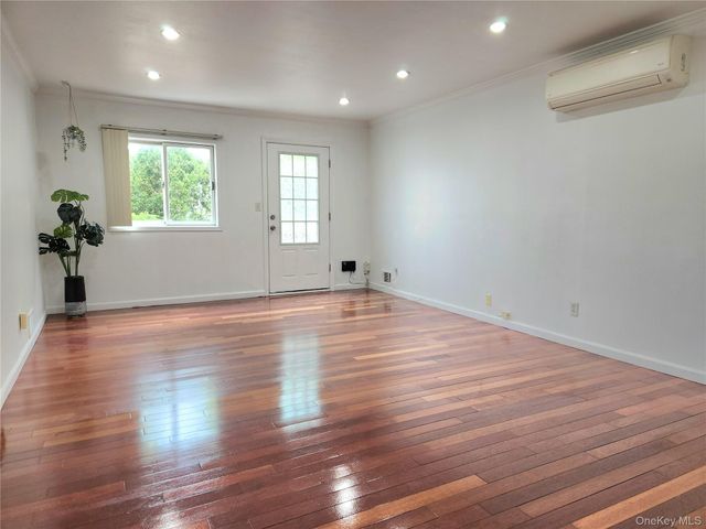 11 Howard Street, Hicksville, NY 11801