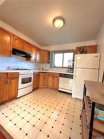 11 Howard Street, Hicksville, NY 11801