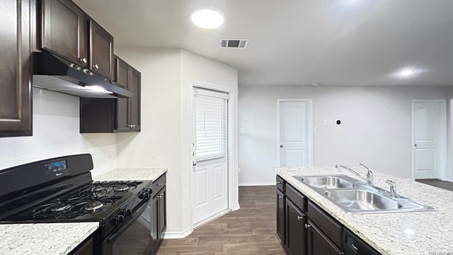 6429 HANDEL LDG, San Antonio, TX 78252