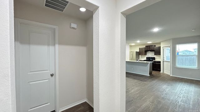 6429 HANDEL LDG, San Antonio, TX 78252