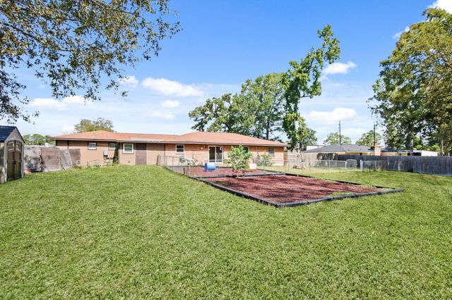5302 Treaschwig Road, Spring, TX 77373