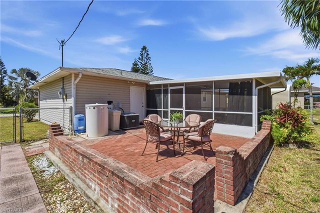 2111 NE 25th ST, Cape Coral, FL 33909