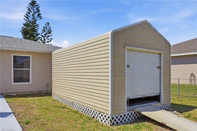 2111 NE 25th ST, Cape Coral, FL 33909