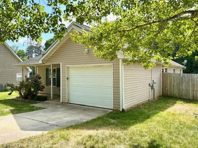 3400 Tinley Park Drive, Winston-salem, NC 27107