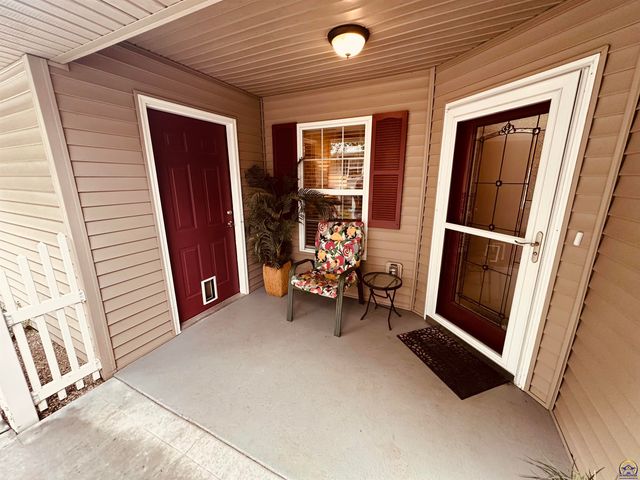 5514 SW Cantabella ST, Topeka, KS 66614