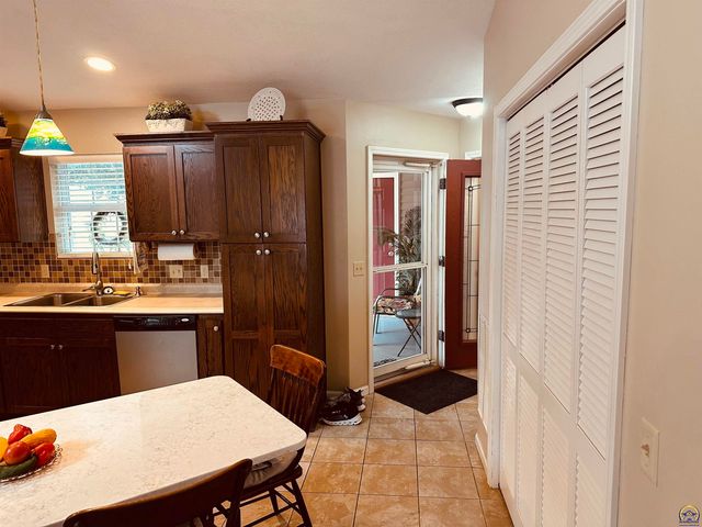 5514 SW Cantabella ST, Topeka, KS 66614